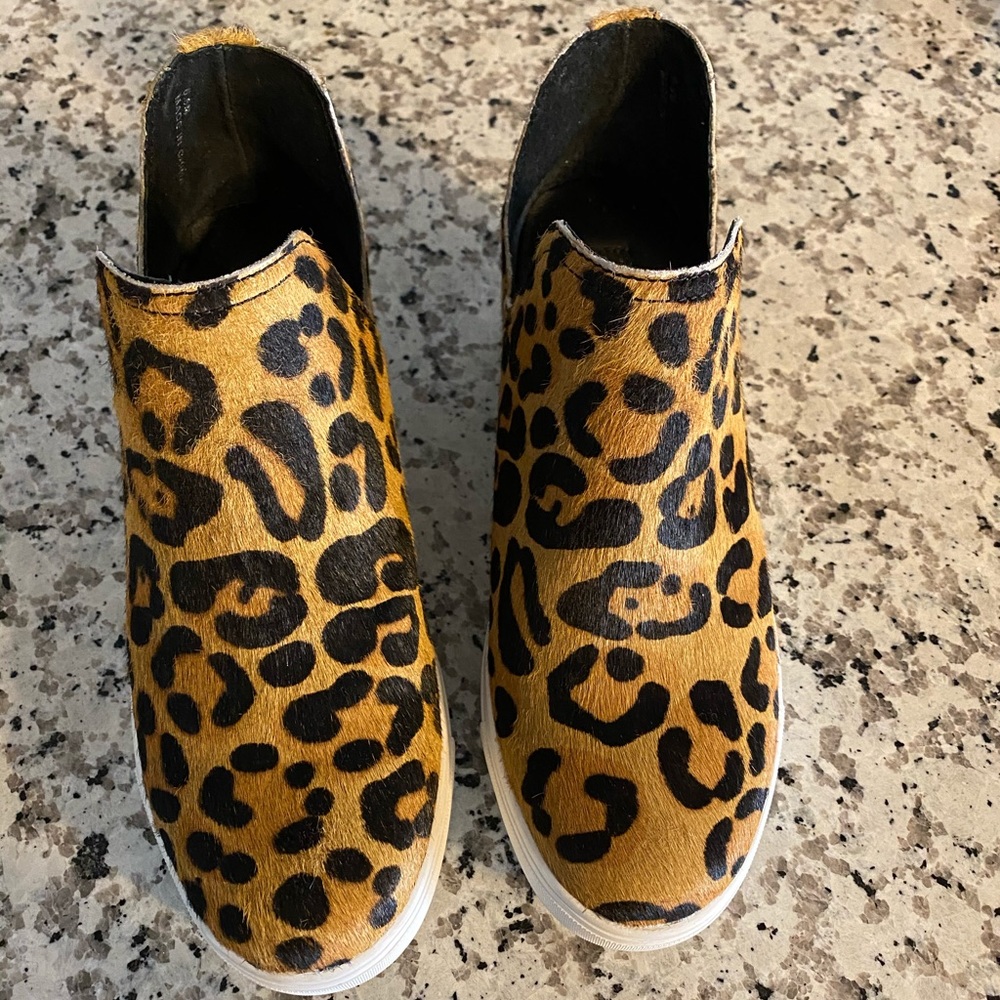 NEW STEVEN MADDEN COW HAIR UPPER.